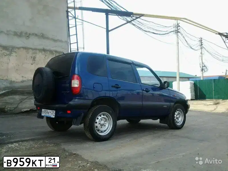 Фото автомобиля CHEVROLET NIVA, 2007 — госномер Т030НХ152. Цвет: ТЕМНО-СИНИЙ МЕТАЛЛИК