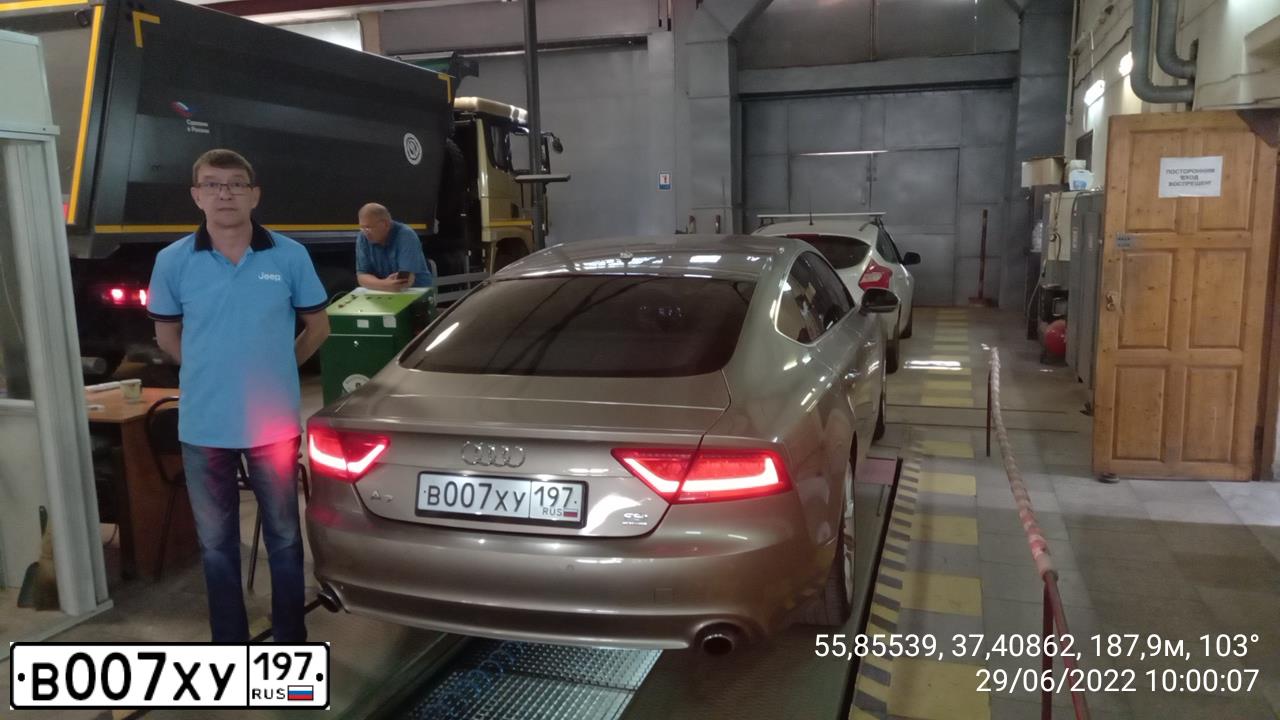 Фото автомобиля VOLKSWAGEN TIGUAN, 2012 — госномер В007ХУ197. Цвет: ЧЕРНЫЙ