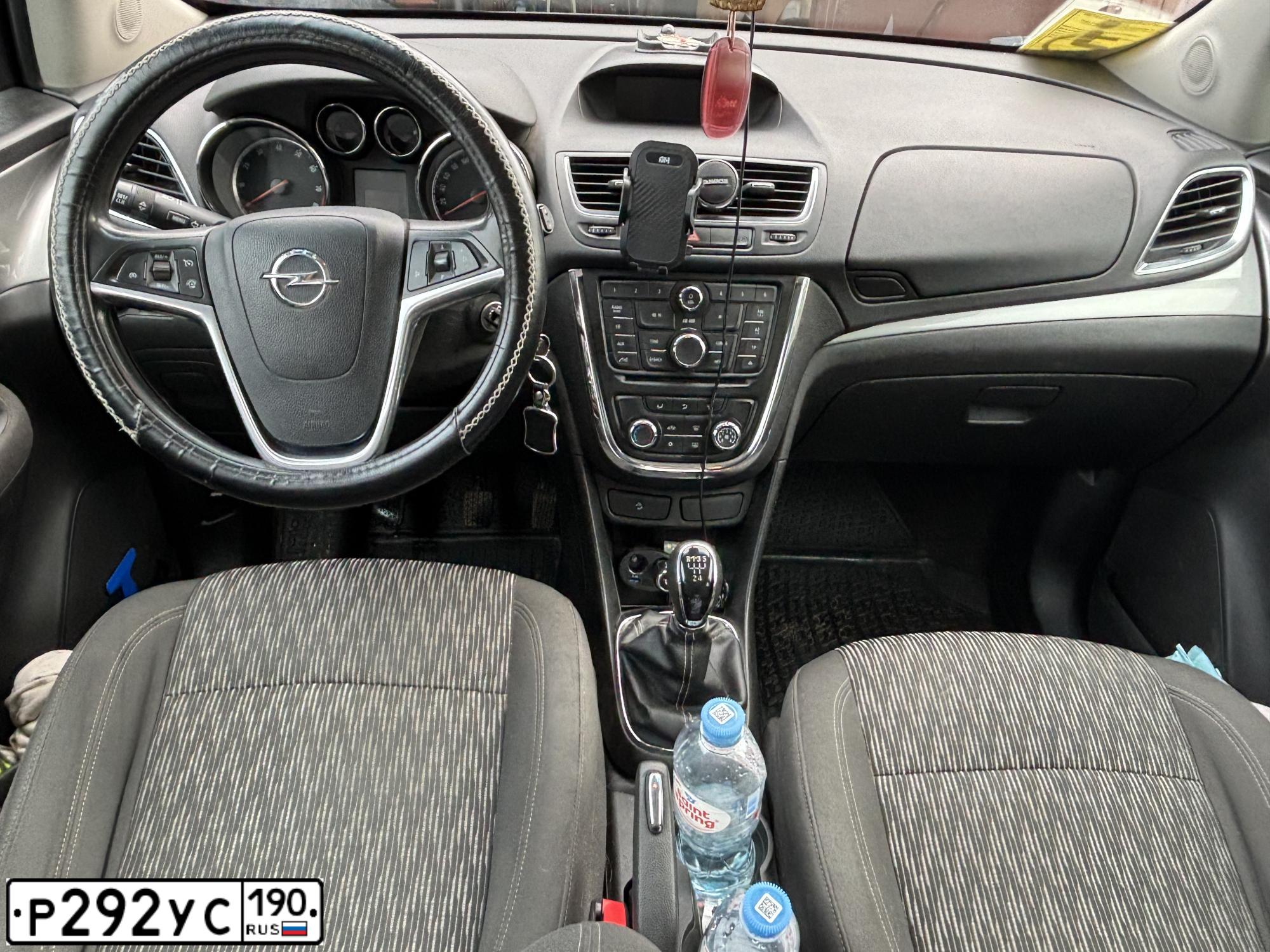 Фото автомобиля OPEL MOKKA, 2013 — госномер Р292УС190. Цвет: ЧЕРНЫЙ