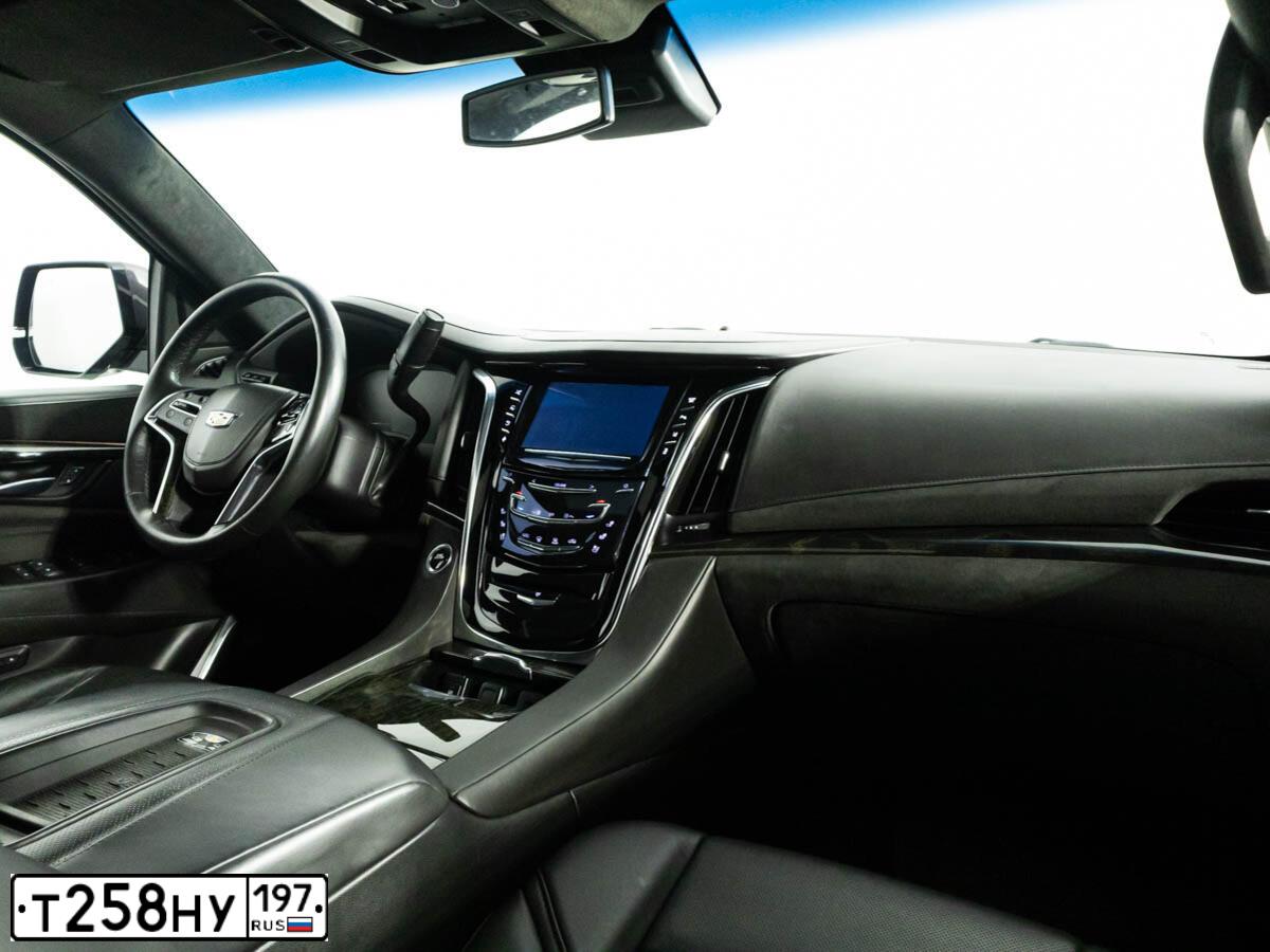 Фото автомобиля CADILLAC ESCALADE, 2015 — госномер Н666КМ198. Цвет: ФИОЛЕТОВЫЙ МЕТАЛЛИК