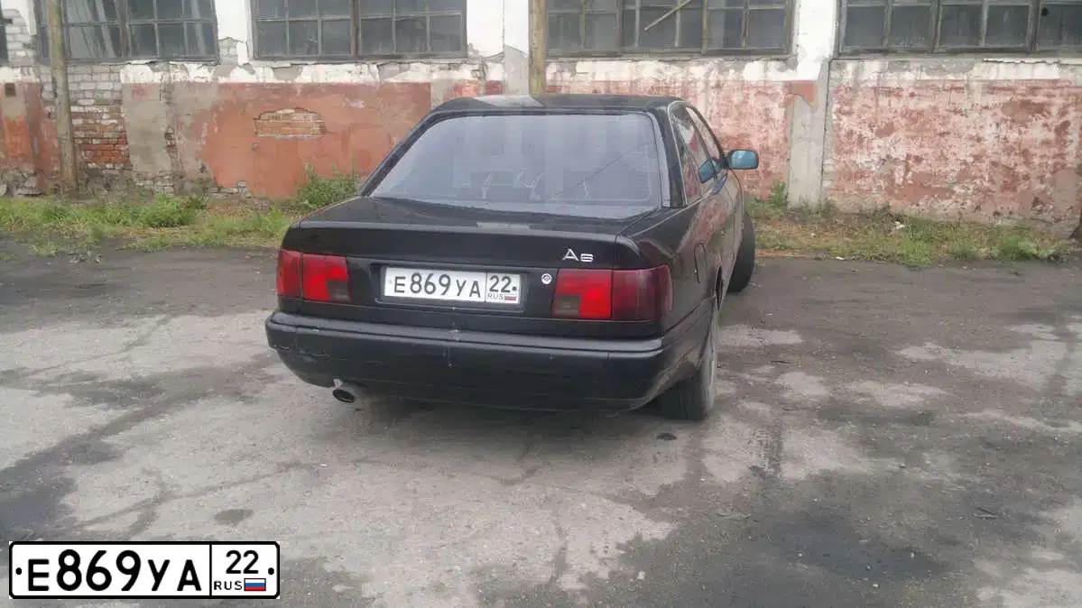 Фото автомобиля AUDI 100, 1993 — госномер О393УА22. Цвет: ЧЕРНЫЙ