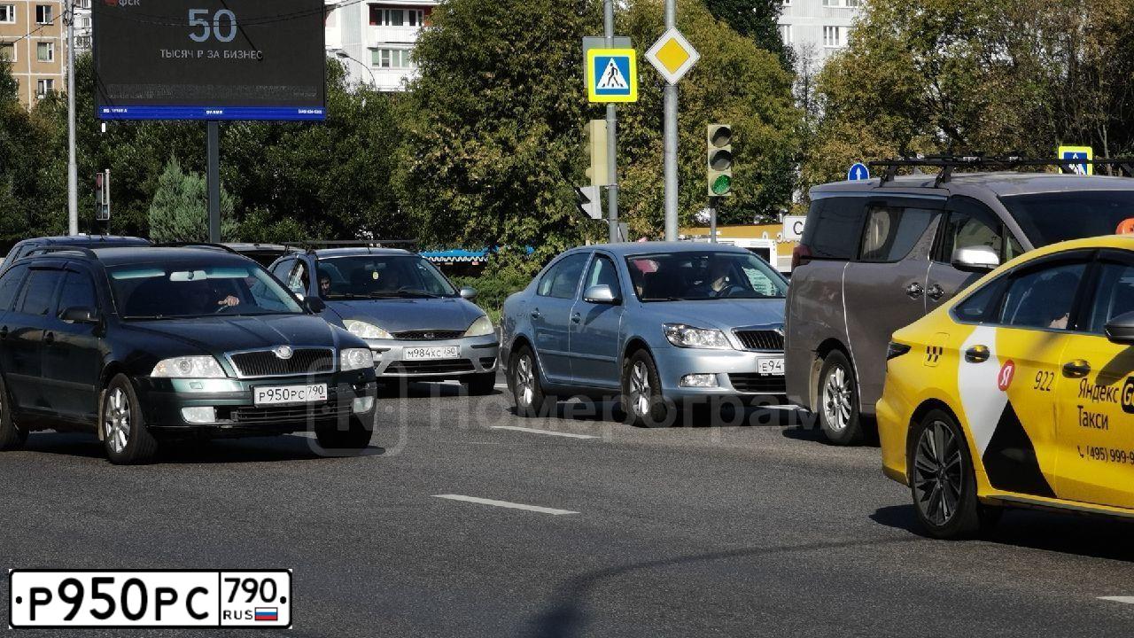 Фото автомобиля SKODA OCTAVIA, 2008 — госномер Р950РС790. Цвет: ЗЕЛЕНЫЙ