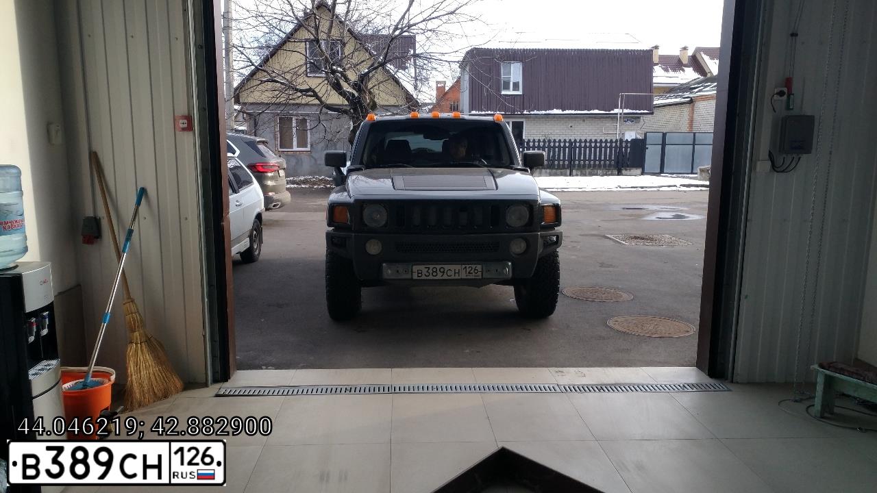 Фото автомобиля HUMMER R H3, 2007 — госномер Е080КХ48. Цвет: ЧЕРНЫЙ