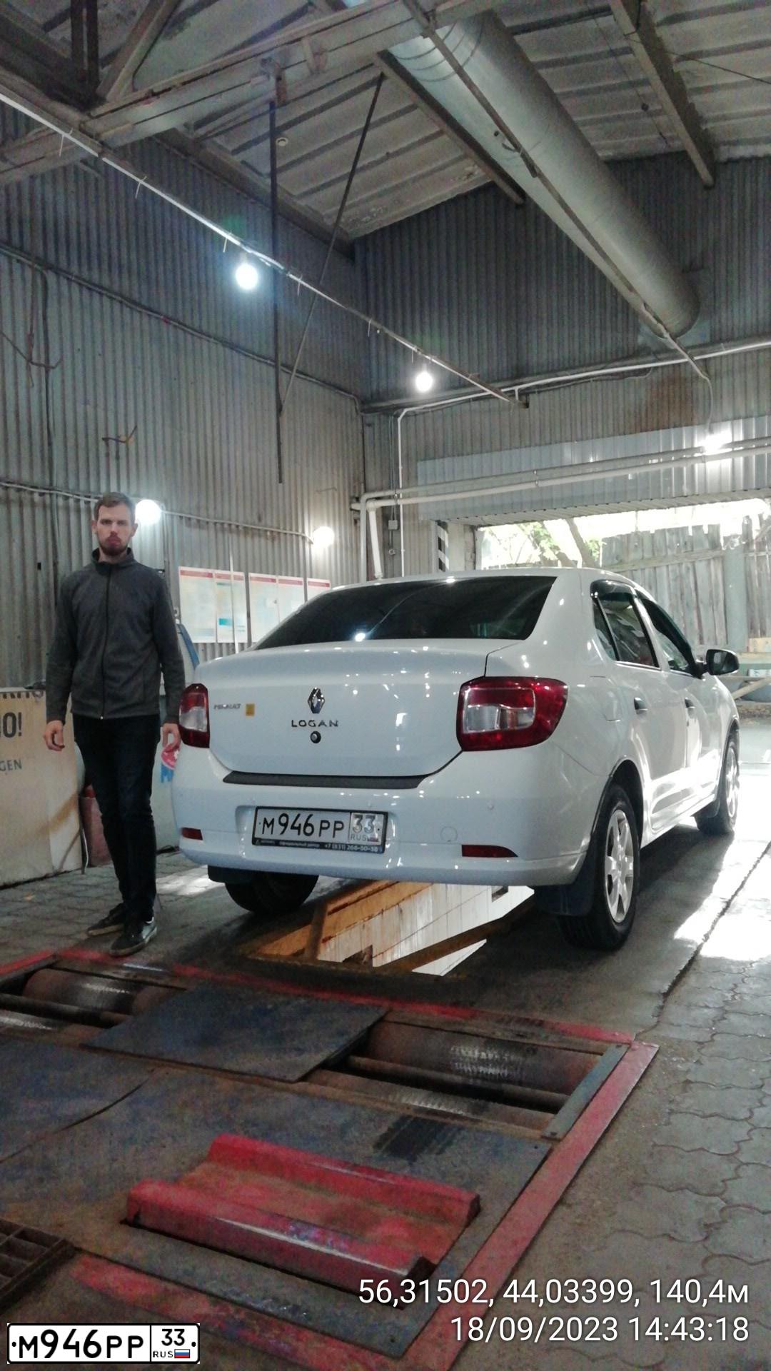 Фото автомобиля RENAULT LOGAN, 2017 — госномер А135ВВ252. Цвет: Белый