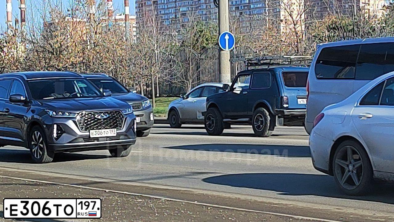Фото автомобиля CHEVROLET LACETTI, 2004 — госномер Н674ВТ750. Цвет: СЕРЫЙ