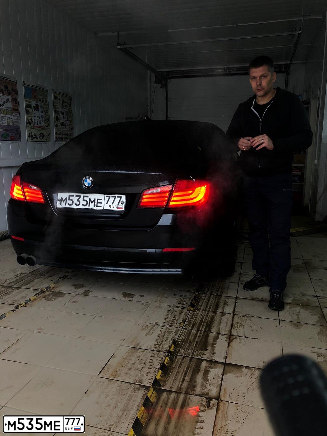 Фото автомобиля BMW 528I, 2011 — госномер В977УВ799. Цвет: ЧЕРНЫЙ