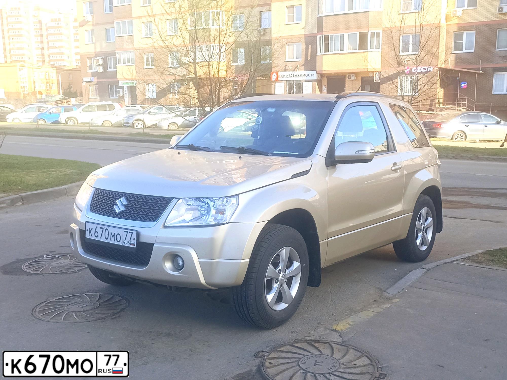 Фото автомобиля SUZUKI /GRAND/ VITARA, 2009 — госномер О789АМ98. Цвет: Красный