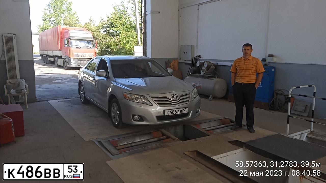 Фото автомобиля TOYOTA CAMRY, 2011 — госномер М452ХС35. Цвет: СЕРЕБРИСТЫЙ МЕТАЛЛИК