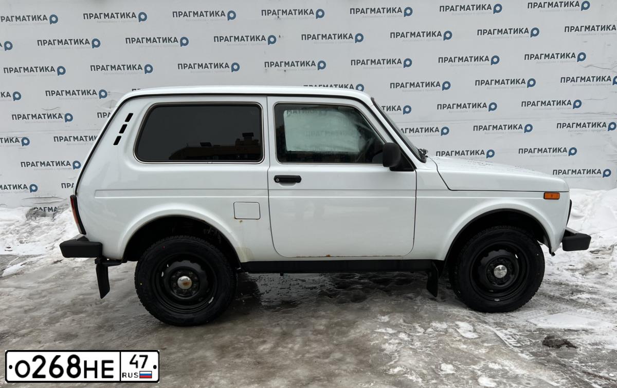 Фото автомобиля LADA 2121 NIVA, 2015 — госномер О268НЕ47. Цвет: ЯРКО-БЕЛЫЙ