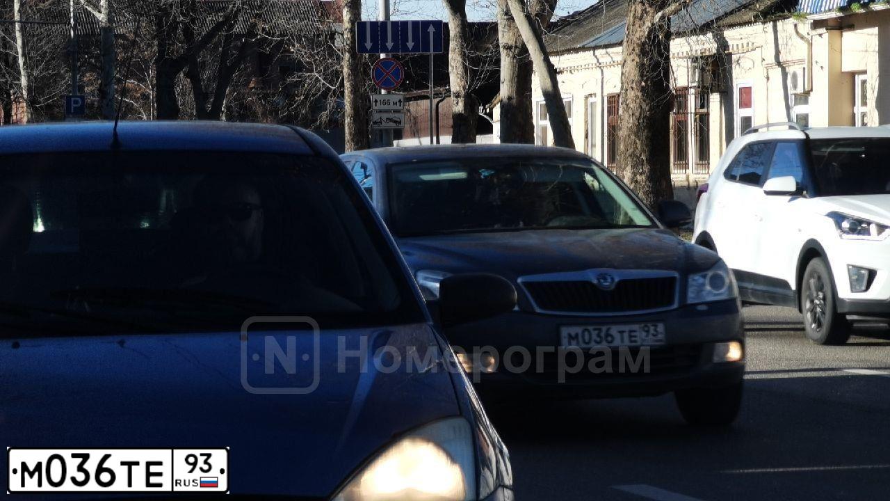 Фото автомобиля SKODA OCTAVIA, 2012 — госномер М036ТЕ93. Цвет: ТЕМНО-СЕРЫЙ