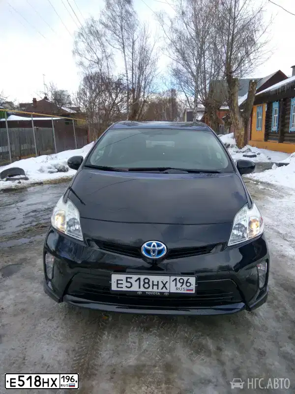 Фото автомобиля TOYOTA PRIUS, 2012 — госномер Т402НЕ142. Цвет: ЧЕРНЫЙ