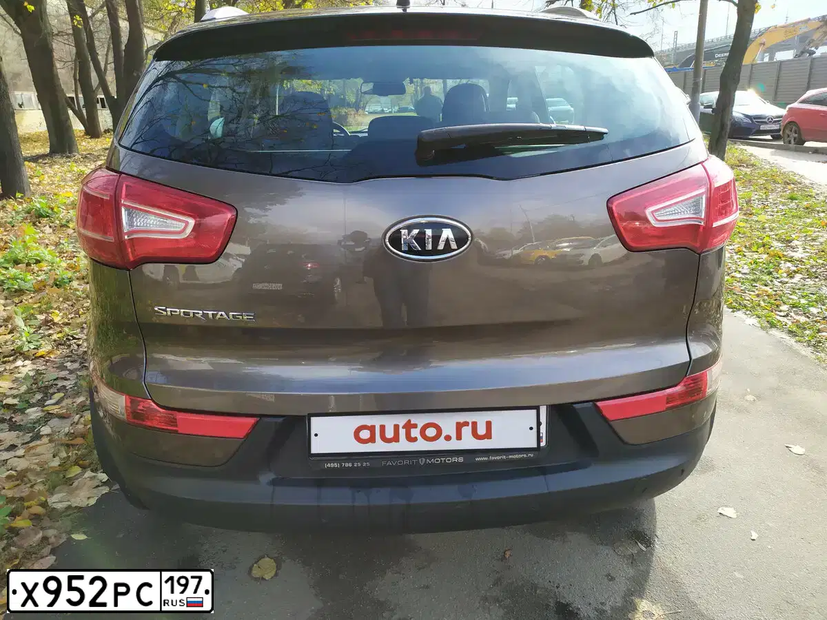 Фото автомобиля KIA SPORTAGE, 2011 — госномер Н766РУ32. Цвет: Коричневый