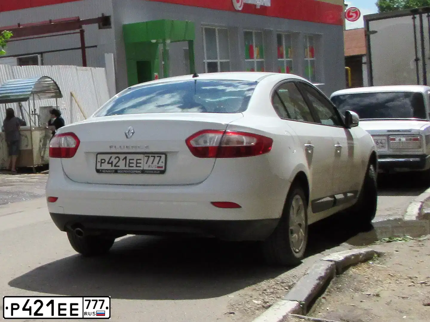 Фото автомобиля RENAULT FLUENCE, 2014 — госномер Р274ОХ32