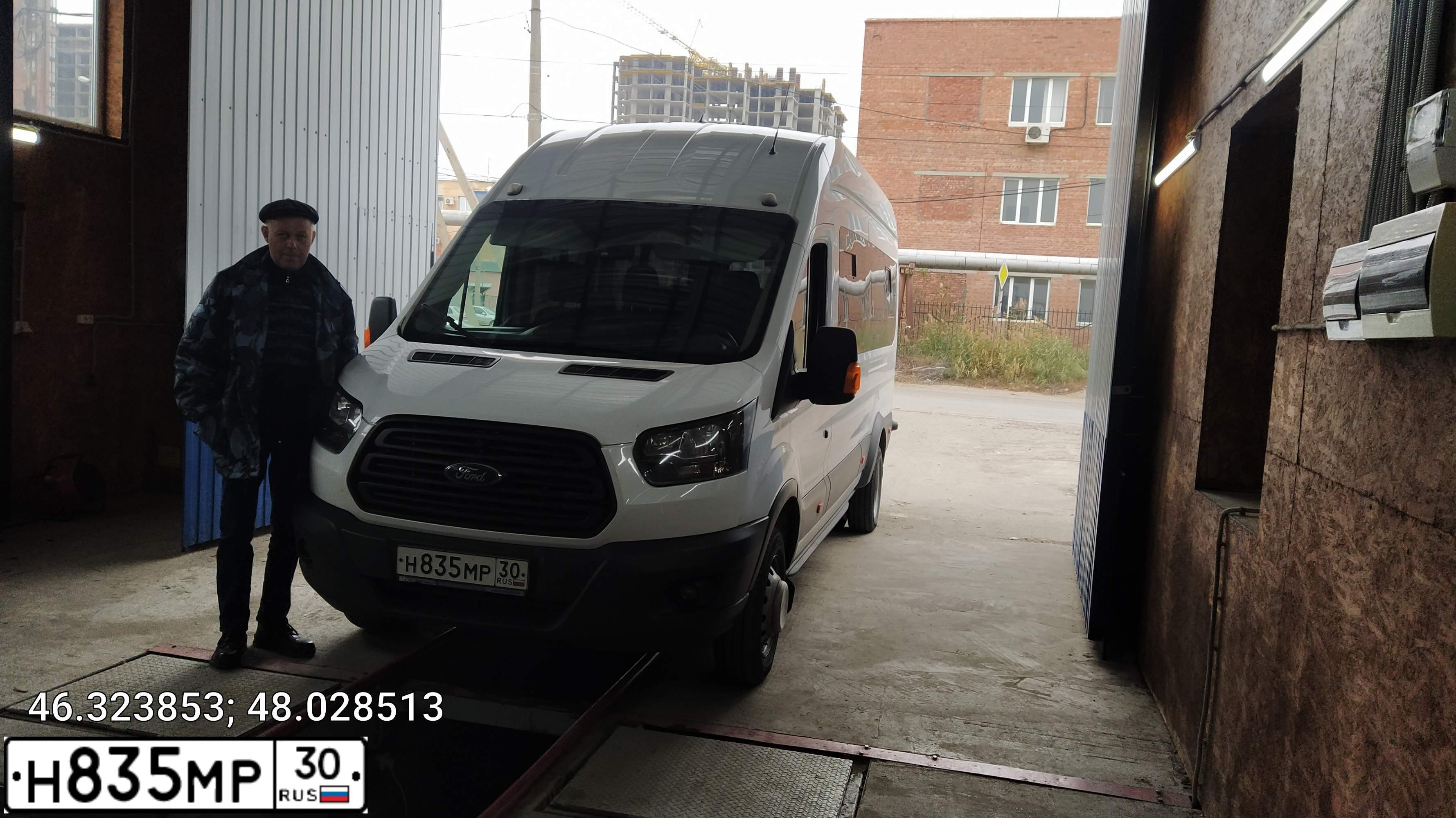 Фото автомобиля FORD TRANSIT, 2018 — госномер Н835МР30. Цвет: БЕЛЫЙ