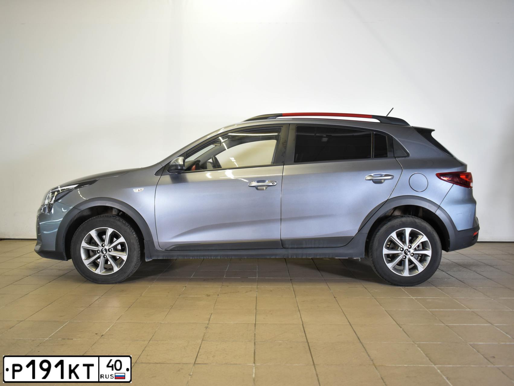 Фото автомобиля KIA RIO, 2021 — госномер С411АУ46. Цвет: СЕРЫЙ