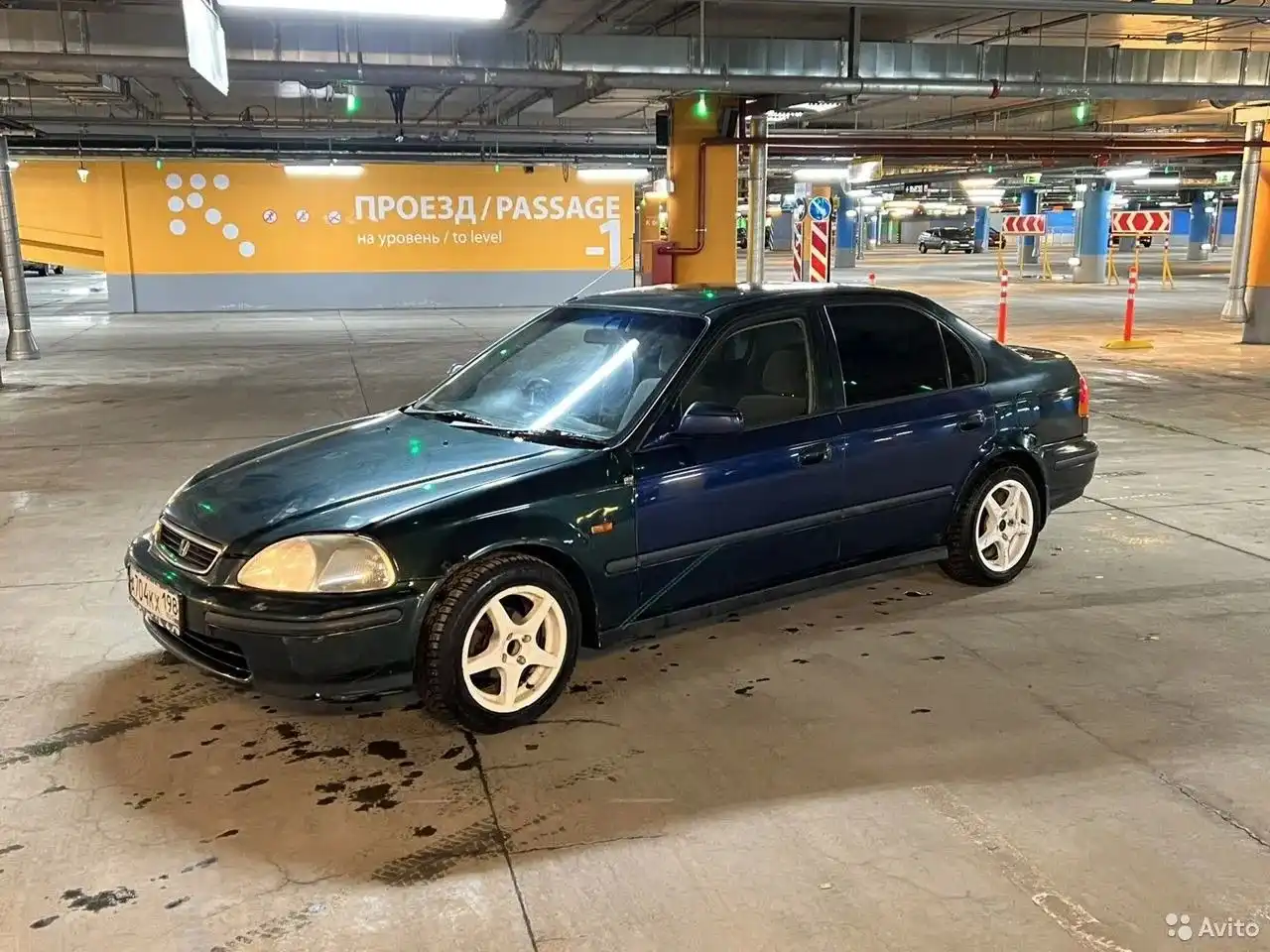 Фото автомобиля MERCEDES C-KLASSE, 2016 — госномер Е704ХУ198. Цвет: ЧЕРНЫЙ