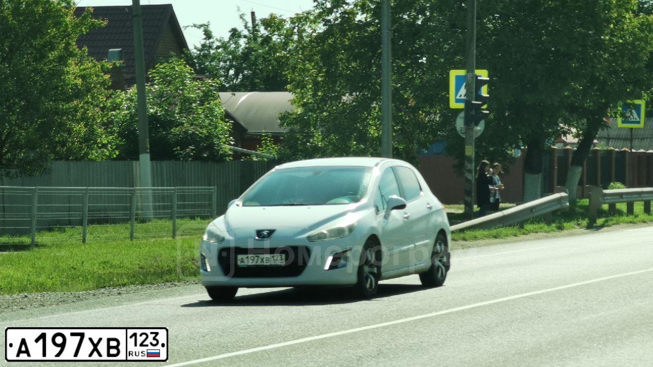 Фото автомобиля PEUGEOT 308, 2011 — госномер А197ХВ123. Цвет: Белый