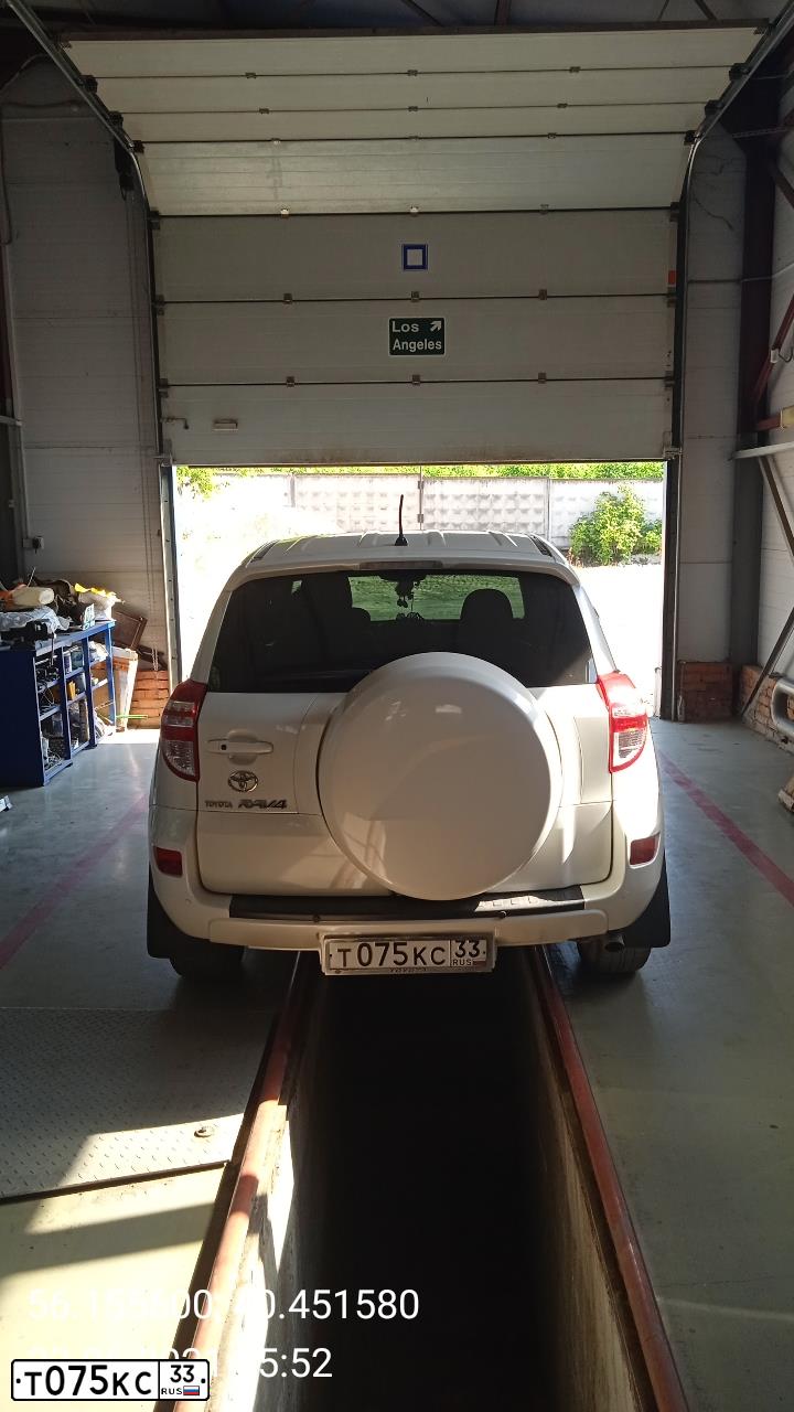 Фото автомобиля TOYOTA RAV4, 2011 — госномер Т075КС33. Цвет: БЕЛЫЙ