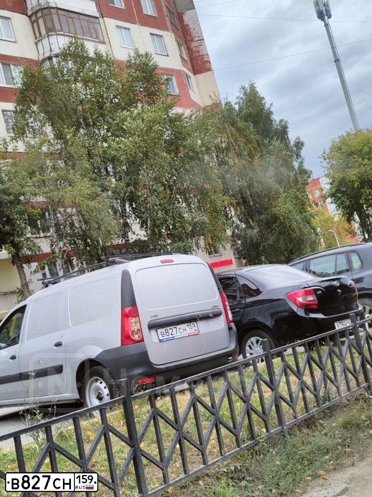 Фото автомобиля LADA LARGUS FURGON, 2013 — госномер В827СН159. Цвет: СЕРЕБРИСТЫЙ