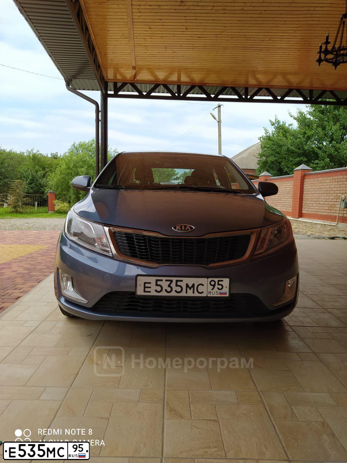 Фото автомобиля KIA RIO, 2012 — госномер Е535МС95. Цвет: голубой