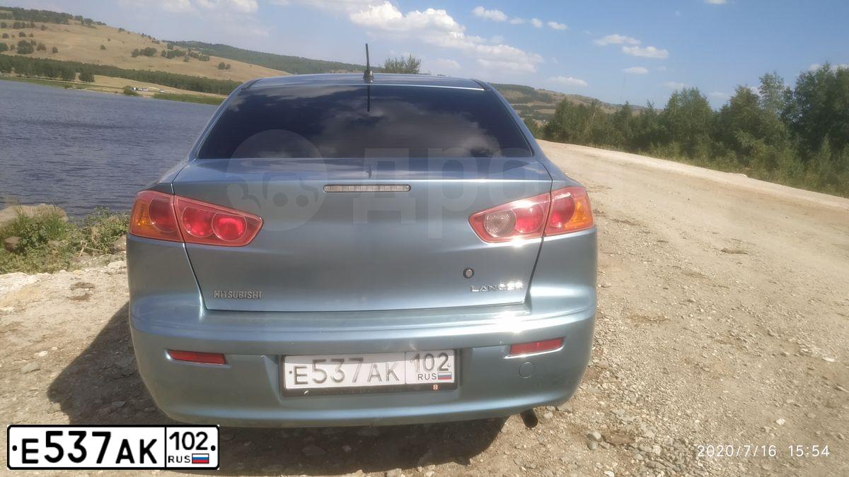 Фото автомобиля MITSUBISHI LANCER, 2007 — госномер Е537АК102. Цвет: СВЕТЛО-СЕРО-ЗЕЛЕНЫЙ
