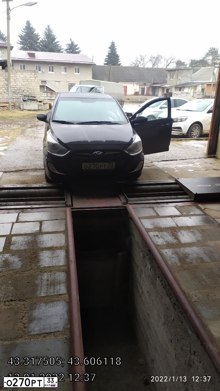 Фото автомобиля HYUNDAI SOLARIS, 2014 — госномер У369КЕ07. Цвет: ЧЕРНЫЙ