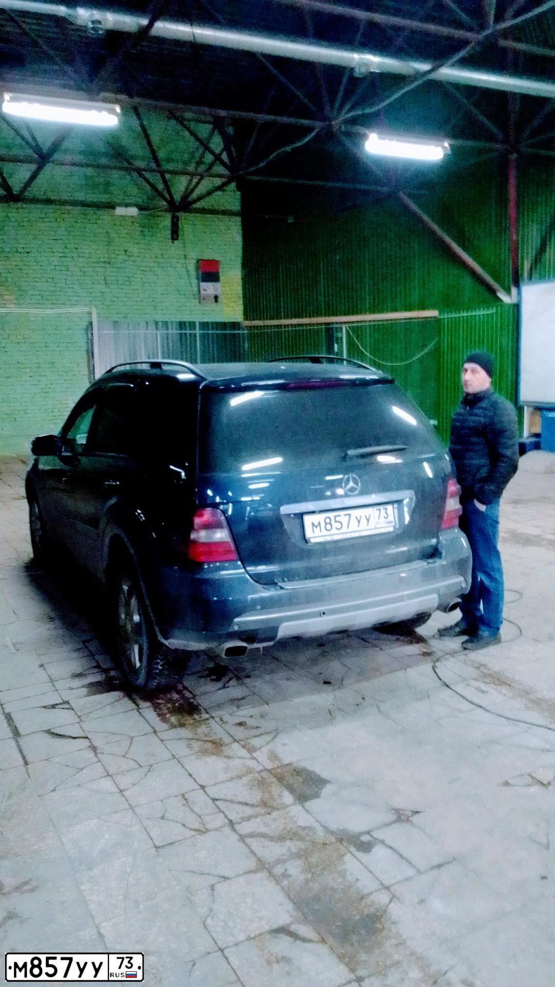 Фото автомобиля MERCEDES M-KLASSE, 2005 — госномер С818ВС197. Цвет: Темно-синий