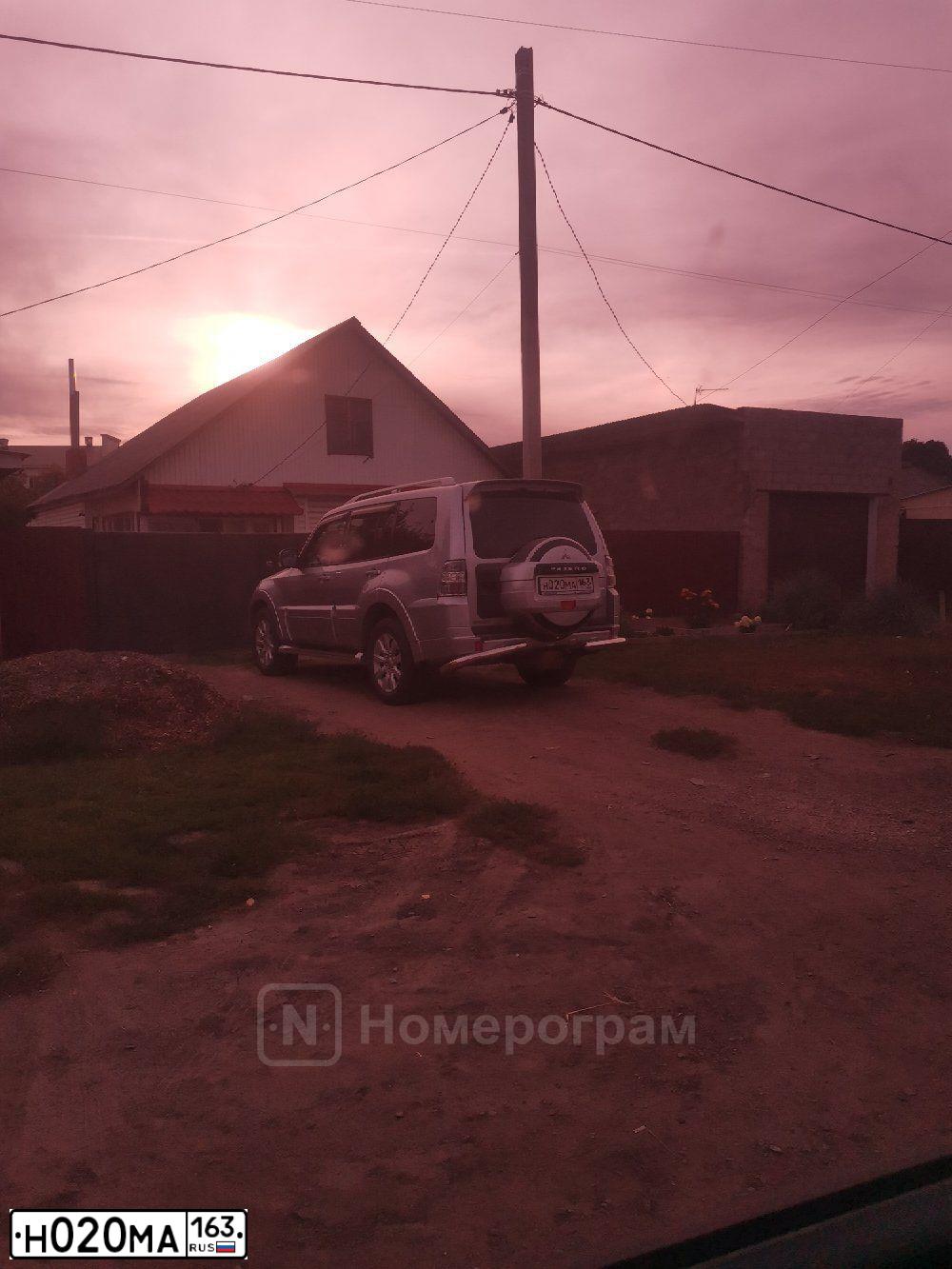 Фото автомобиля MITSUBISHI PAJERO, 2010 — госномер Н020МА163. Цвет: СЕРЕБРИСТЫЙ