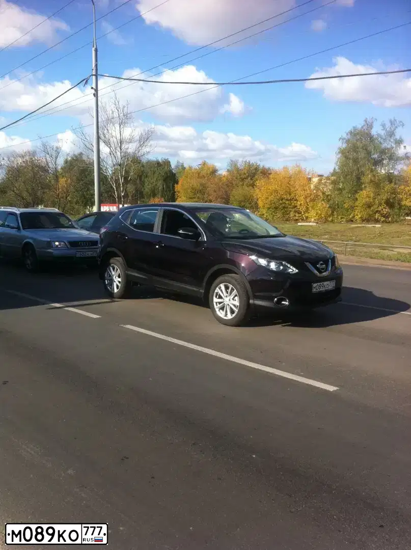 Фото автомобиля NISSAN QASHQAI, 2014 — госномер М089КО777. Цвет: ФИОЛЕТОВЫЙ