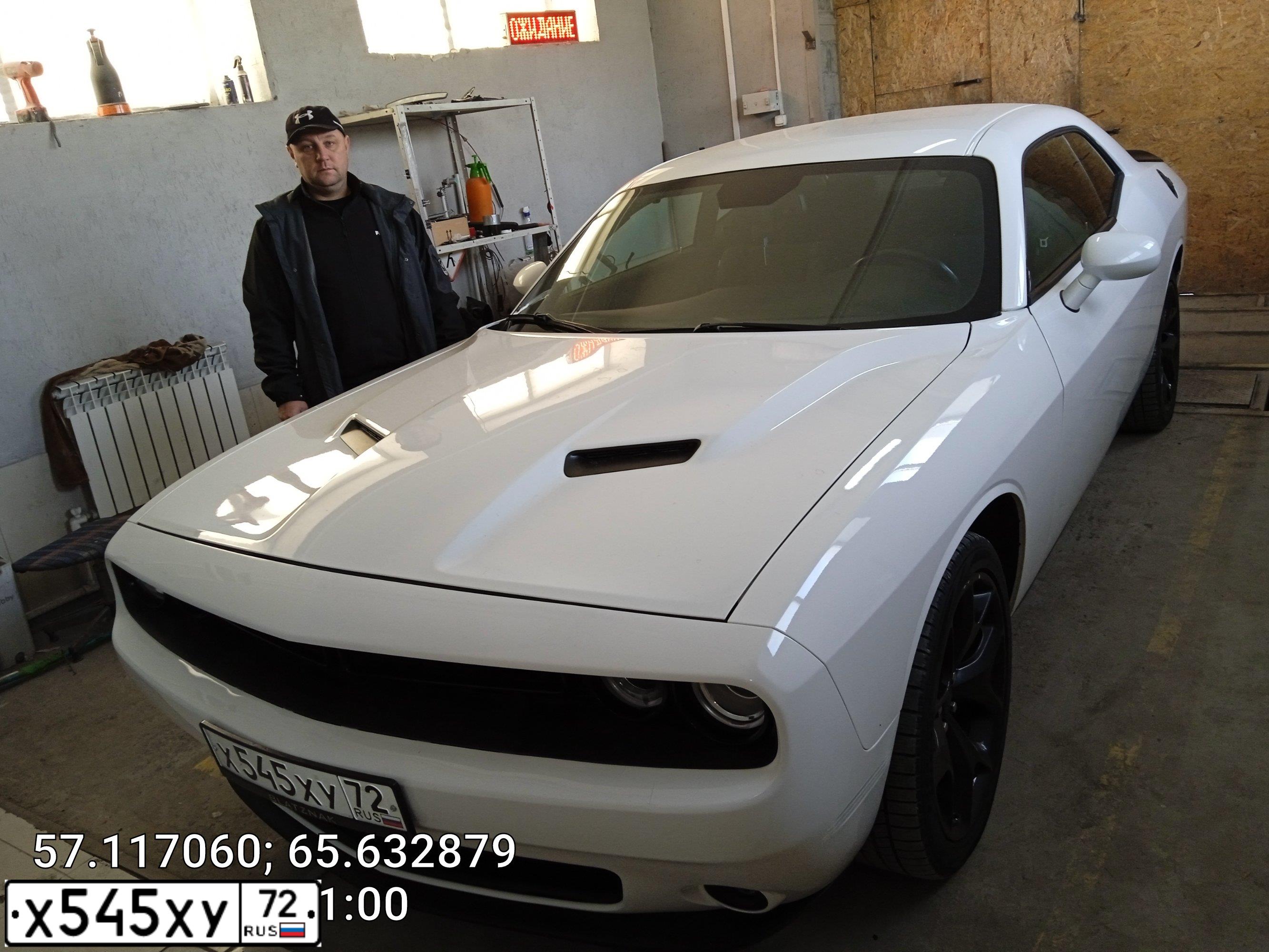 Фото автомобиля DODGE CHALLENGER, 2019 — госномер А935ЕМ172. Цвет: Белый