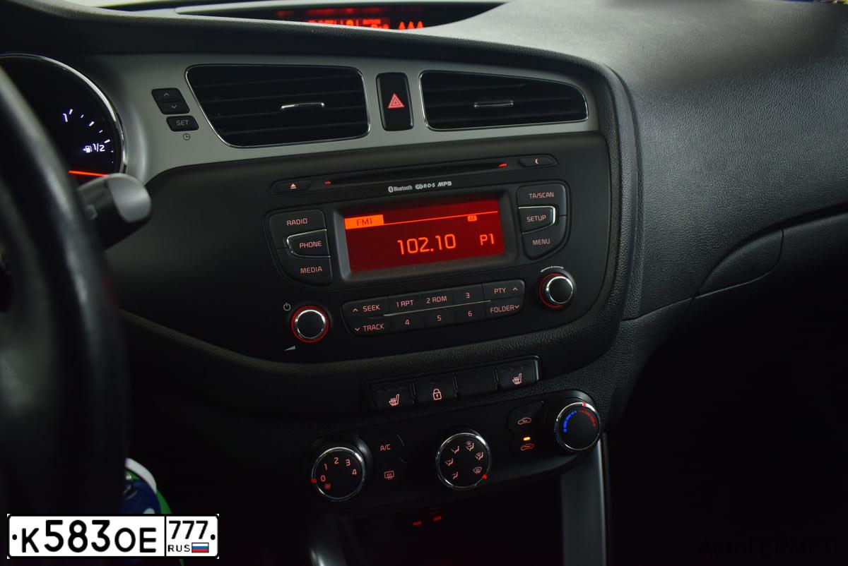 Фото автомобиля KIA CEE'D, 2015 — госномер К583ОЕ777. Цвет: Серебристый