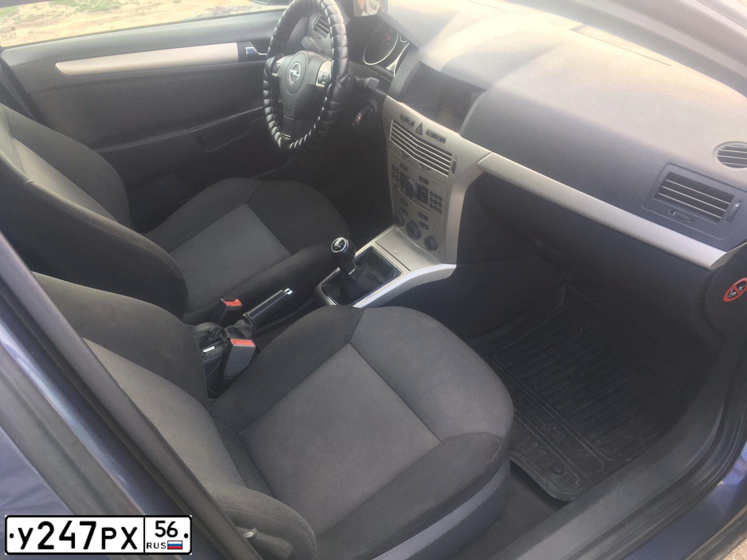 Фото автомобиля OPEL ASTRA, 2008 — госномер Е064ТК156. Цвет: ТЕМНО-СЕРЫЙ