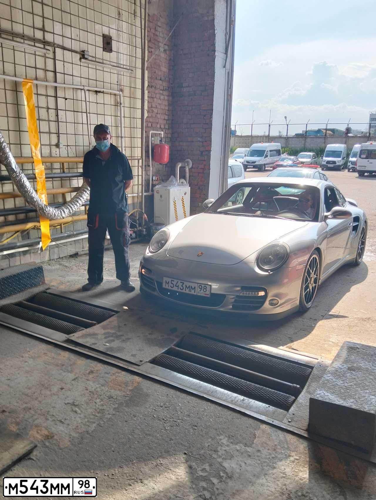 Фото автомобиля PORSCHE 911 TURBO, 2009 — госномер В888ВВ197. Цвет: Серебристый