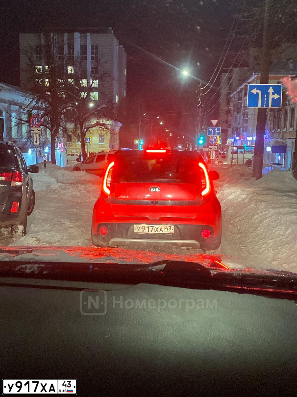 Фото автомобиля KIA SOUL, 2017 — госномер У917ХА43. Цвет: КРАСНЫЙ