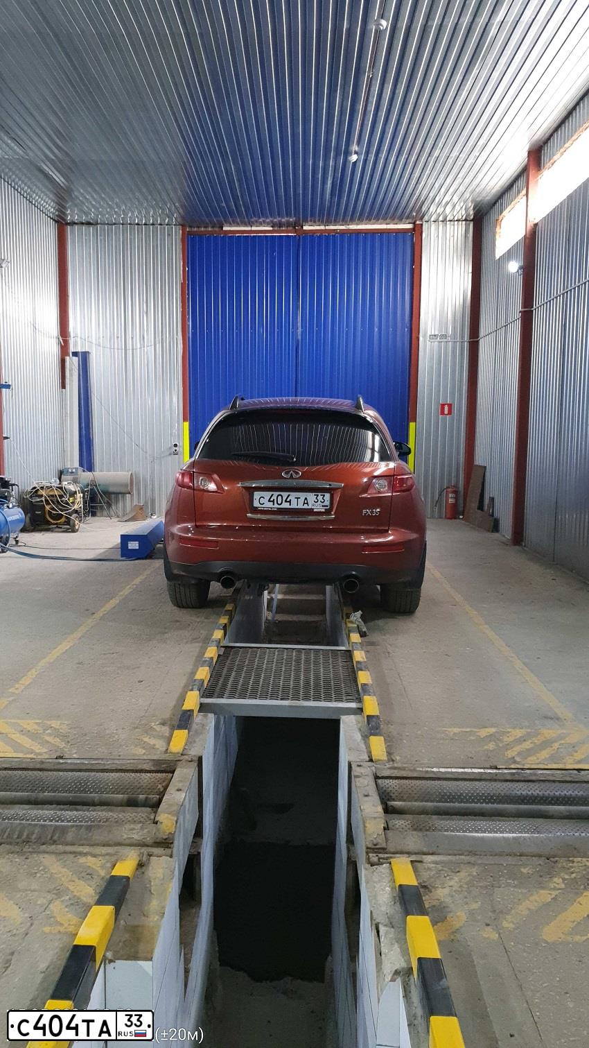 Фото автомобиля INFINITI QX70 /FX/, 2007 — госномер С404ТА33. Цвет: Оранжевый