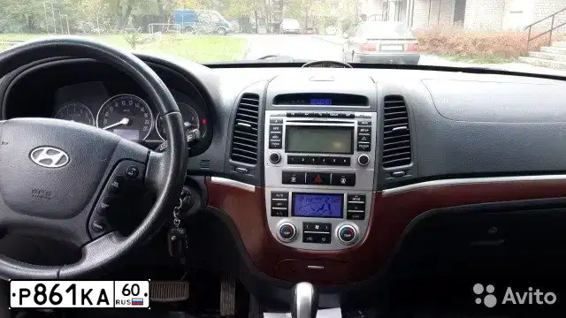 Фото автомобиля HYUNDAI SANTA FE, 2008 — госномер Р861КА60. Цвет: ЧЕРНЫЙ