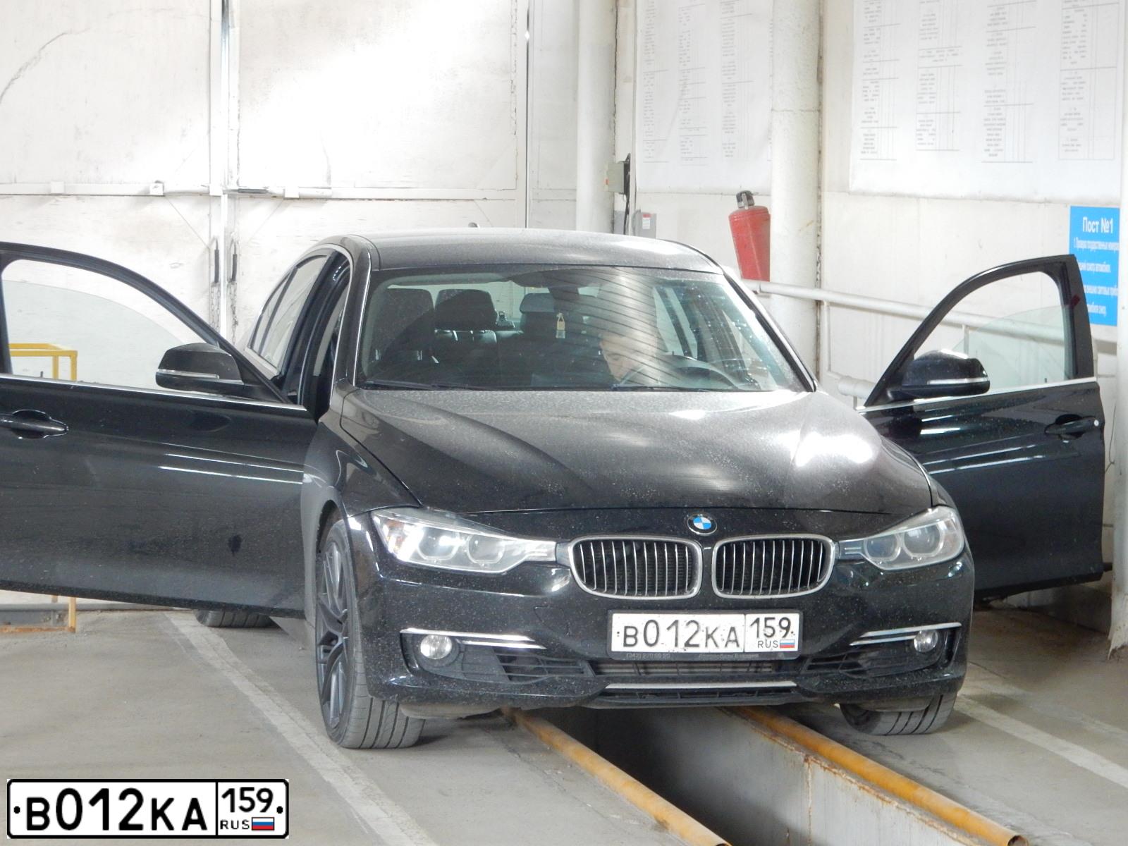 Фото автомобиля BMW SERIE 3, 2012 — госномер В012КА159. Цвет: ЧЕРНЫЙ