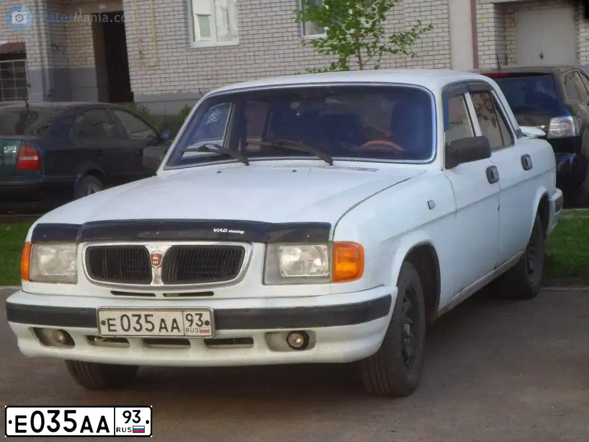 Фото автомобиля GAZ 3110 WOLGA, 2000 — госномер Е035АА93. Цвет: Белый
