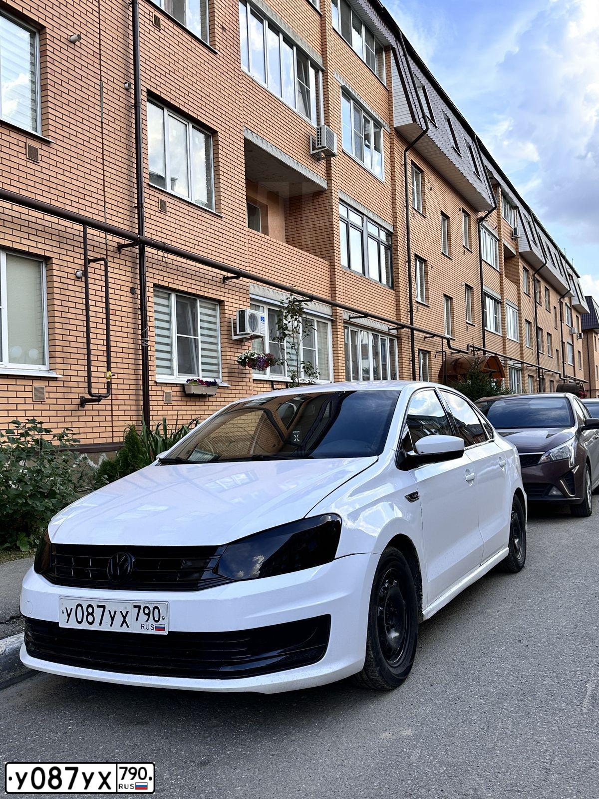 Фото автомобиля VOLKSWAGEN POLO, 2018 — госномер М275УС69. Цвет: Белый