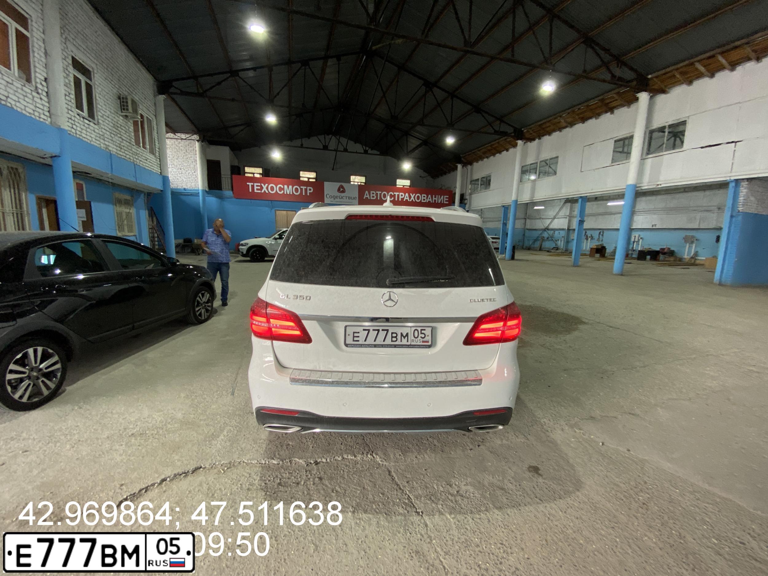 Фото автомобиля MERCEDES GL-KLASSE, 2014 — госномер Е777ВМ05. Цвет: БЕЛЫЙ