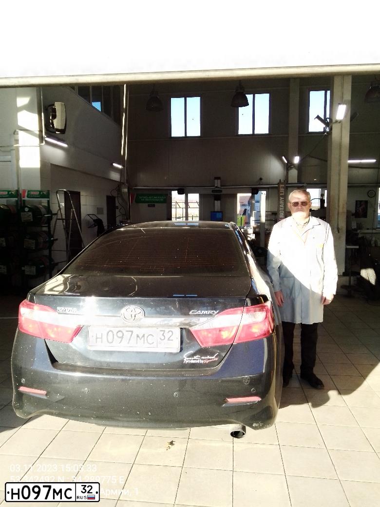 Фото автомобиля TOYOTA CAMRY, 2010 — госномер Н123РХ32. Цвет: ЧЕРНЫЙ