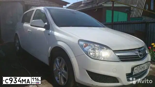 Фото автомобиля OPEL ASTRA, 2012 — госномер С934МА116. Цвет: БЕЛЫЙ