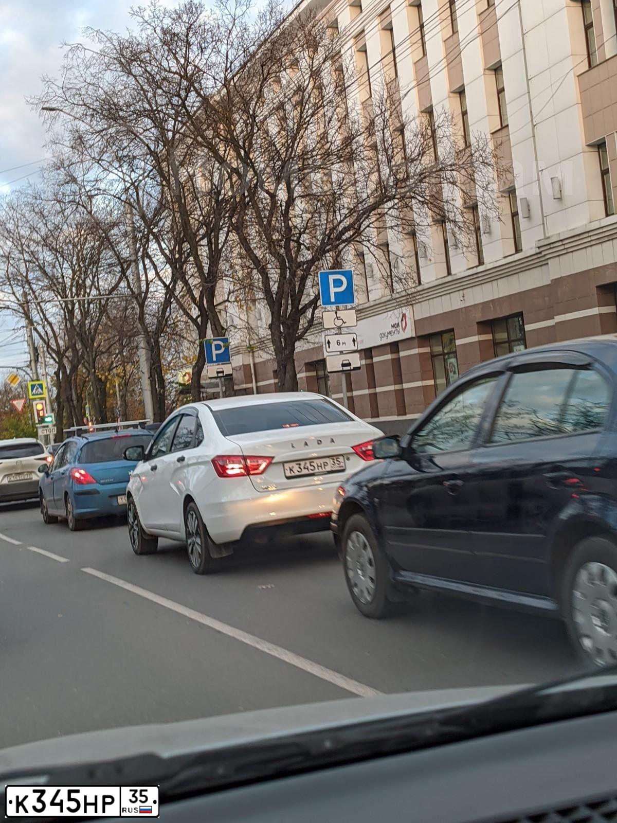 Фото автомобиля LADA VESTA, 2016 — госномер К345НР35. Цвет: Белый