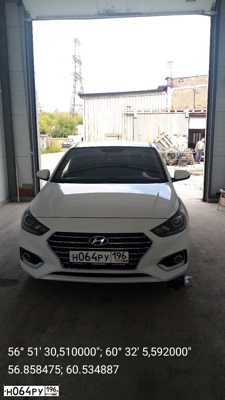 Фото автомобиля HYUNDAI SOLARIS, 2017 — госномер Н064РУ196. Цвет: Белый