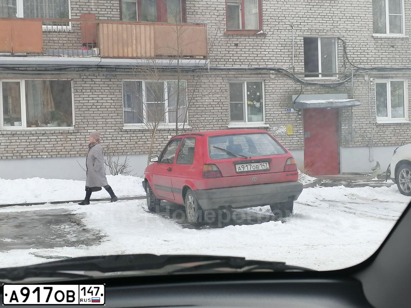 Фото автомобиля VOLKSWAGEN GOLF, 1990 — госномер Р196АО178. Цвет: Красный
