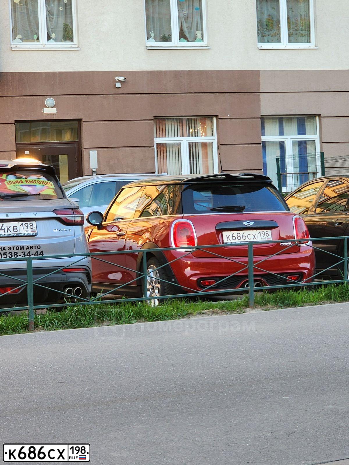 Фото автомобиля MINI MINI COOPER S, 2016 — госномер К686СХ198. Цвет: Красный