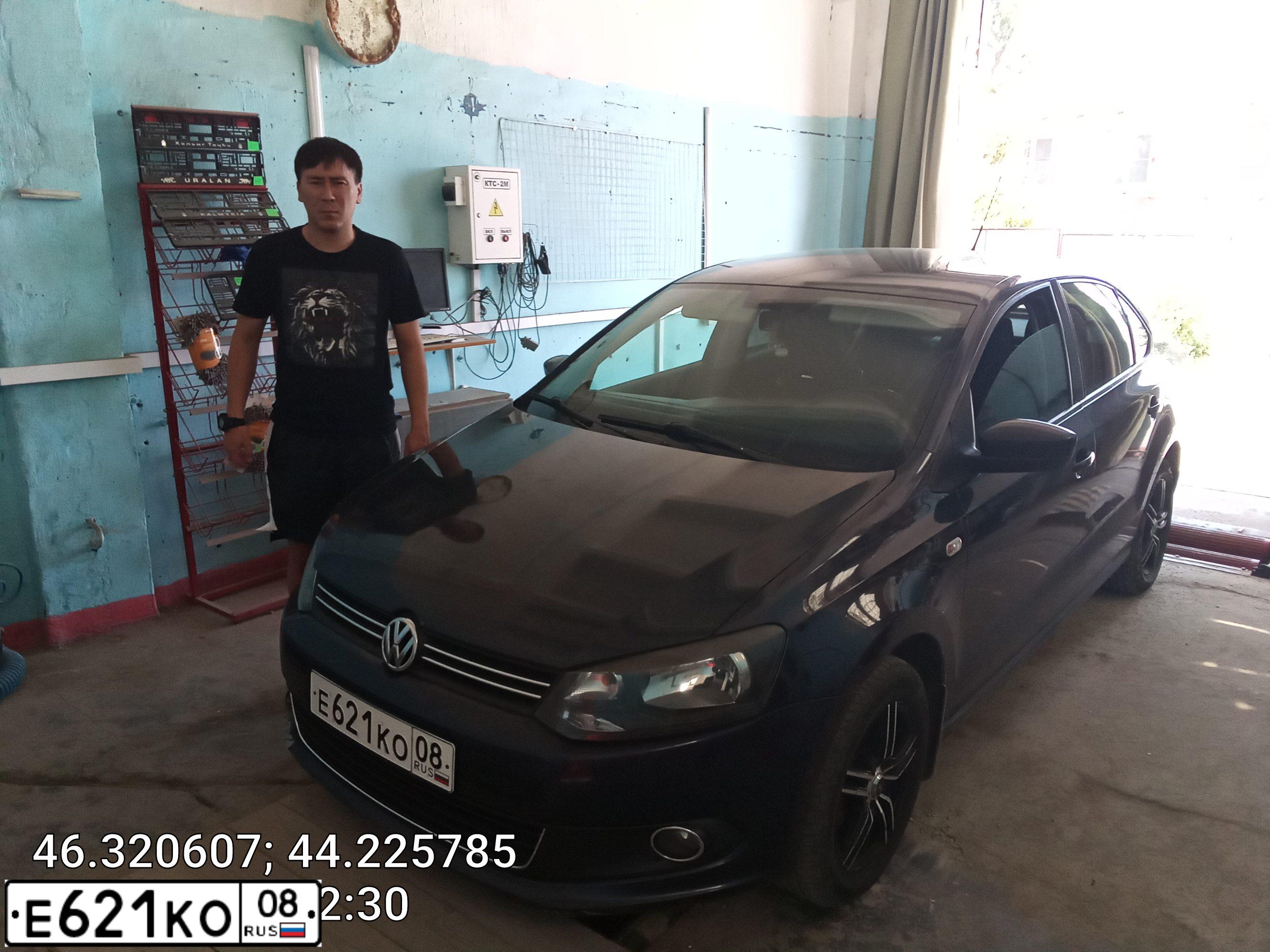 Фото автомобиля VOLKSWAGEN POLO, 2012 — госномер Е798СМ08. Цвет: Темно-синий