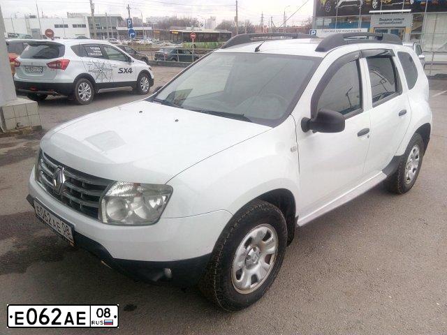 Фото автомобиля RENAULT DUSTER, 2013 — госномер Е847ВР134. Цвет: Белый