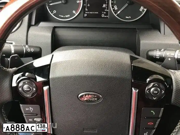 Фото автомобиля LANDROVER DISCOVERY, 2016 — госномер М820ТС75. Цвет: БЕЖЕВО-СЕРЫЙ