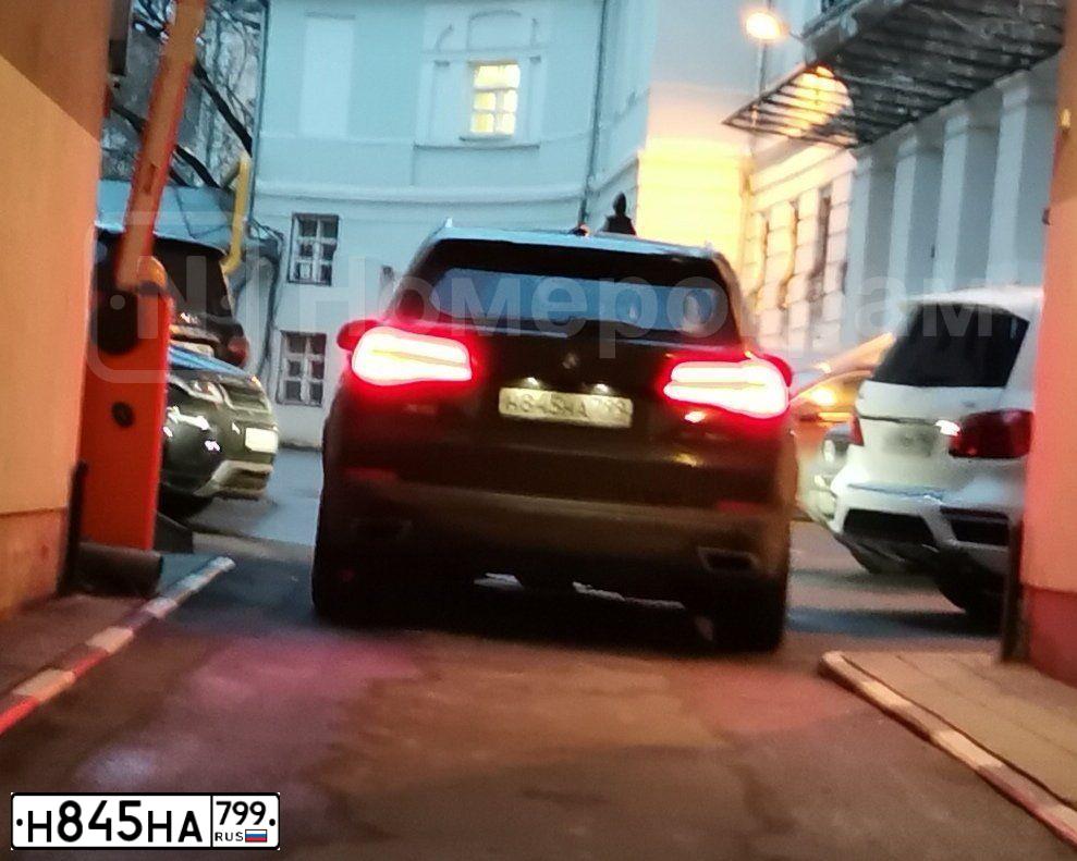 Фото автомобиля BMW X5, 2018 — госномер Н845НА799. Цвет: ЧЕРНЫЙ